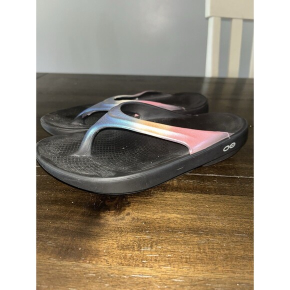 Oofos Thong Sandals Womens 7  Black Red Blue Ombre Fade Recovery Slides - Picture 1 of 3